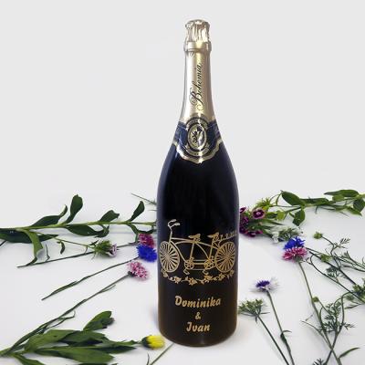 Svatební sekt - hloubkové pískování a barvení skla