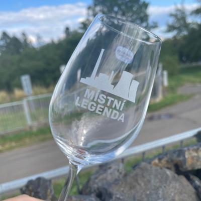 Pískovaná sklenice na víno - pískování skla